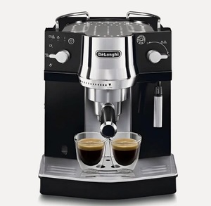 Рожковая кофеварка DeLonghi EC820. B с капучинатором Черная 15 Бар